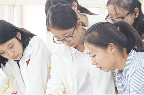 國際學校高中生學習壓力大，愛迪高中部老師這樣指導